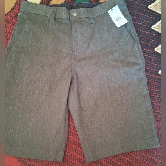 Volcom NWT Mens Shorts, Sz 29, 30 MSRP $50 - Picture 1 of 8